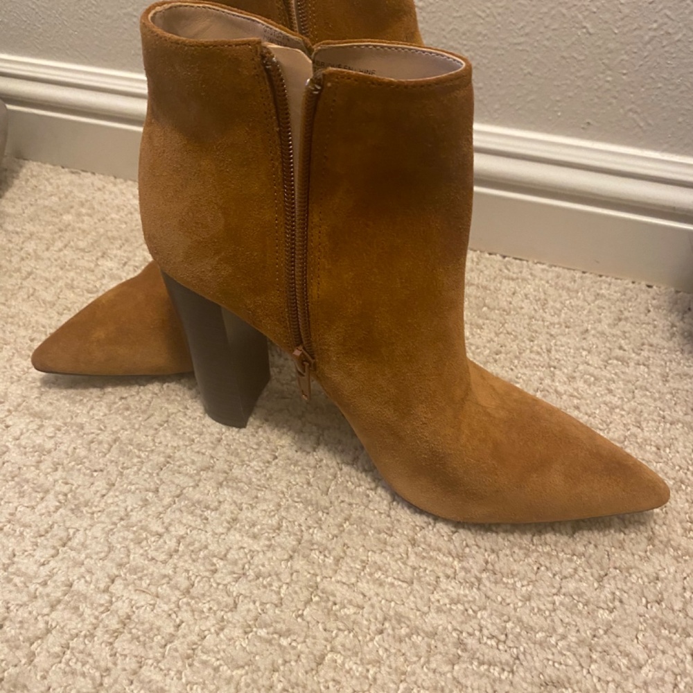 Saks Fifth Avenue Tan Suede Pointed Toe Block Heel Ankle Boots - Picture 7 of 9